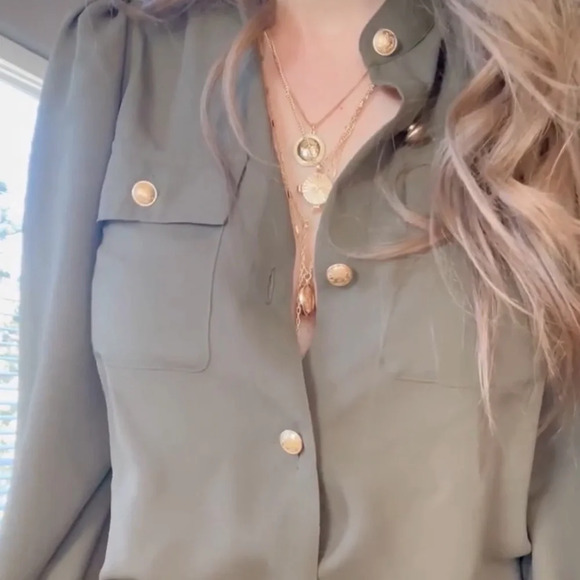 Express layered gold coin necklace - Picture 10 of 14